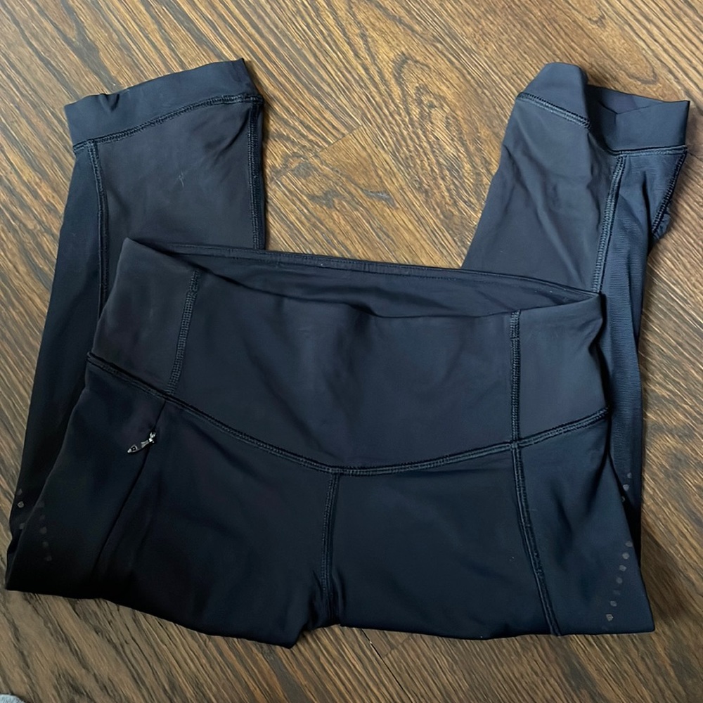 Lulu women’s capri - size 4 - great condition